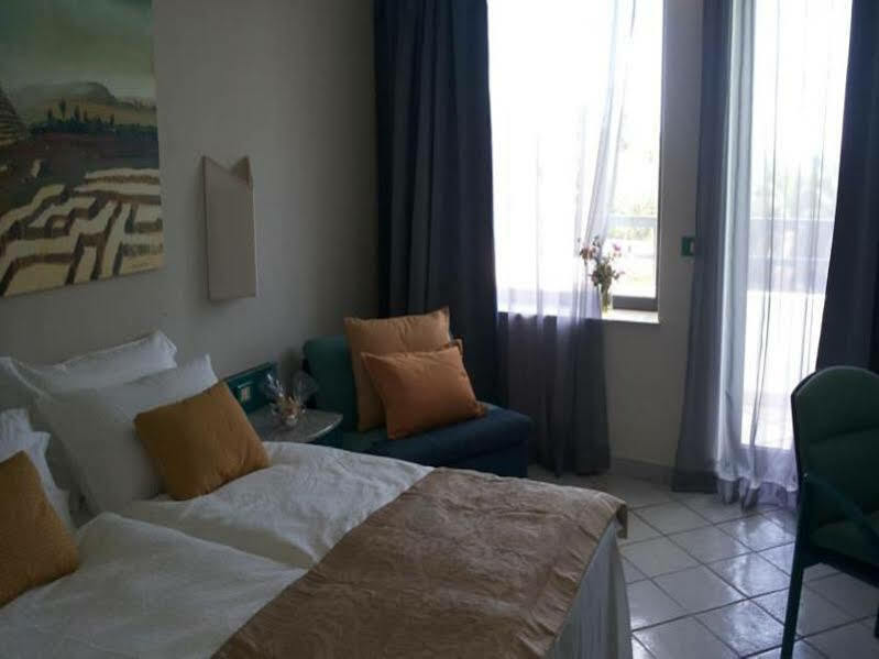 Acacia Marina Hotel มารีนาดีรากูซา ภายนอก รูปภาพ